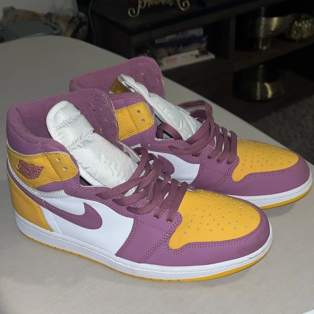 Air Jordan 1 Retro High OG " BROTHERHOOD" - Picture 7 of 12